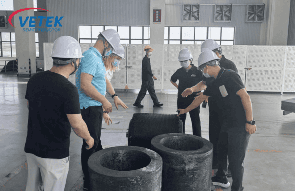 Accogliamo i clienti a visitare la fabbrica di prodotti in fibra di carbonio di Veteksemicon
